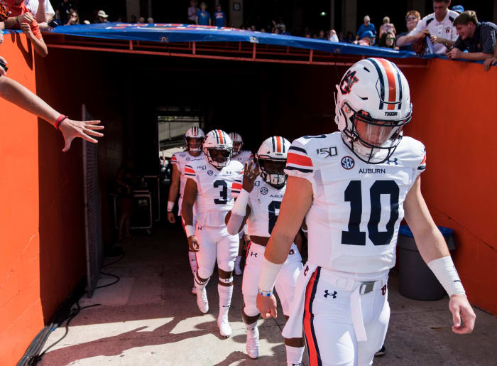 Bo-Nix-Auburn-Entrance